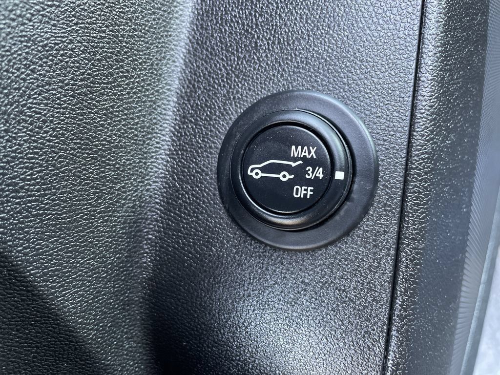 Used 2018 Chevrolet Equinox LT FWD image 31