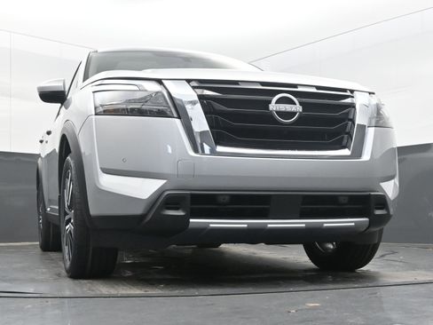 New 2025 Nissan Pathfinder Platinum image 24