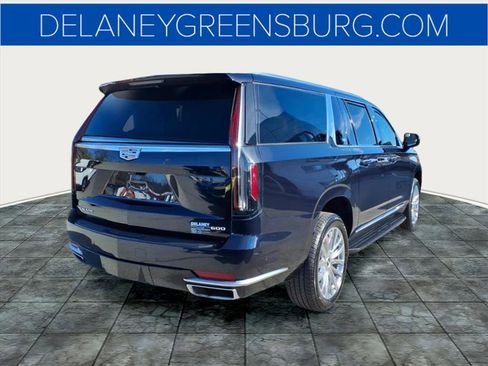 Used 2023 Cadillac Escalade ESV Premium Luxury image 3