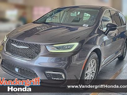 Used 2023 Chrysler Pacifica Touring-L