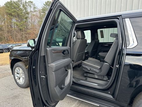 New 2026 Chevrolet Suburban Premier image 29