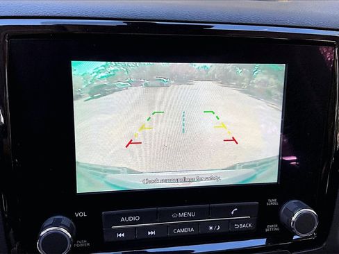 Used 2024 Nissan Frontier SL w/ Technology Package image 13