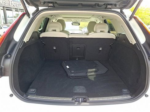 Used 2024 Volvo XC60 B5 Plus image 29
