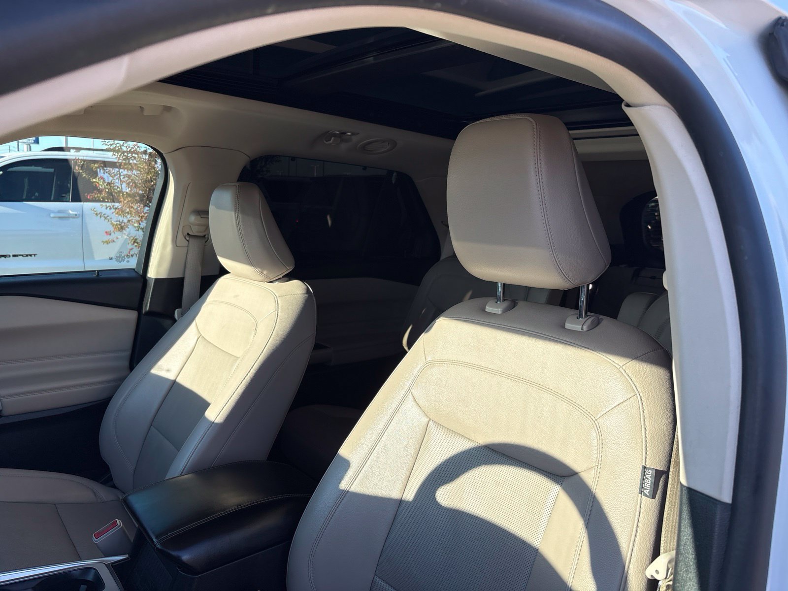 Used 2021 Ford Explorer Limited w/ Equipment Group 301A RWD image 18