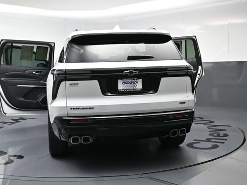Used 2025 Chevrolet Traverse RS w/ LPO, Floor Liner Package FWD image 28