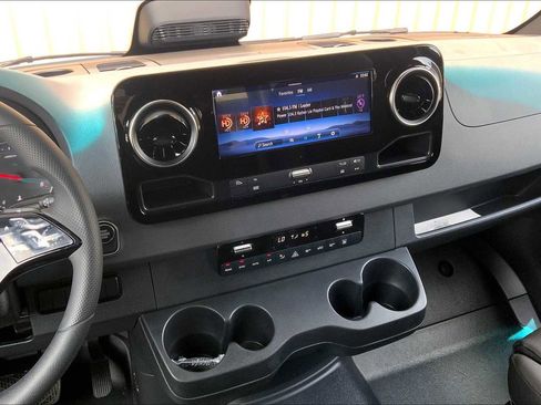 Used 2025 Mercedes-Benz Sprinter 2500 image 23