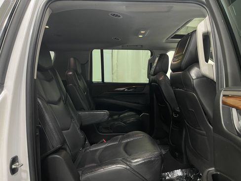 Used 2018 Cadillac Escalade ESV Luxury AWD/4WD image 33