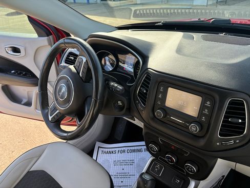 Used 2018 Jeep Compass Latitude image 38