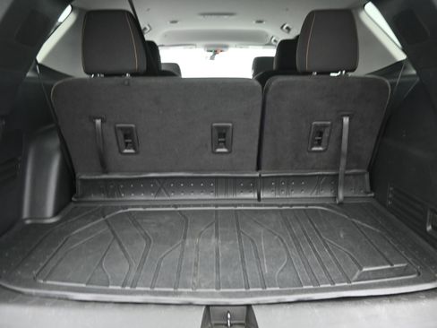 Used 2020 Chevrolet Traverse LT image 19