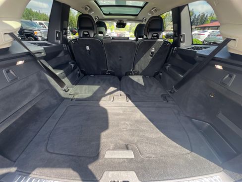 Used 2018 Volvo XC90 T5 Momentum w/ Convenience Package AWD/4WD image 11