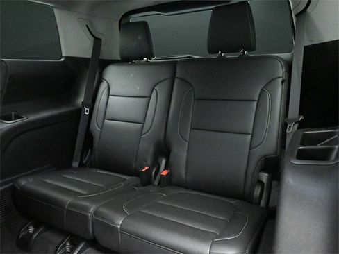Used 2023 GMC Acadia SLT image 16