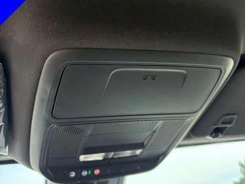 New 2026 Chevrolet Equinox LT w/ Convenience Package II FWD image 17