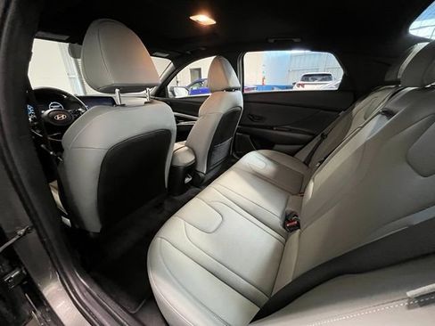 Used 2025 Hyundai Elantra Limited FWD image 15