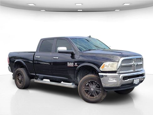 Used 2015 RAM 2500 Laramie w/ Convenience Group AWD/4WD image 2