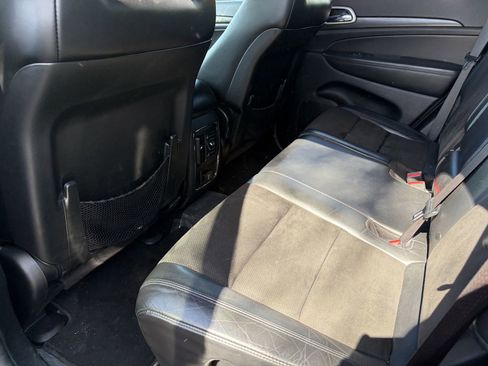 Used 2020 Jeep Grand Cherokee Altitude RWD image 10
