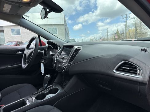 Used 2019 Chevrolet Cruze LT w/ LT Fleet Convenience Package FWD image 19