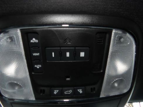 Used 2022 Jeep Grand Cherokee Limited w/ Tech Group image 37