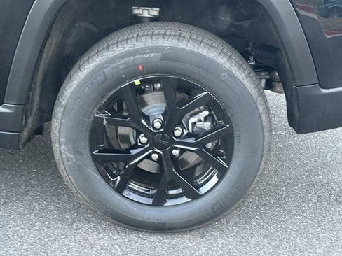 New 2026 Jeep Grand Cherokee Altitude image 19