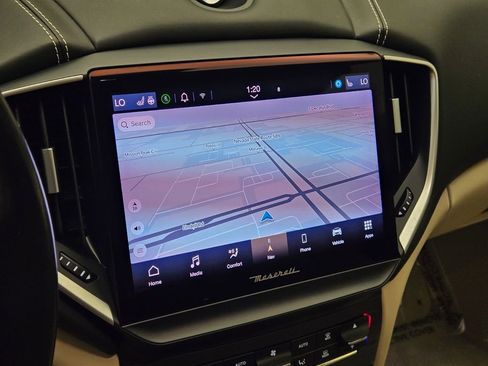 Used 2022 Maserati Ghibli Modena image 37