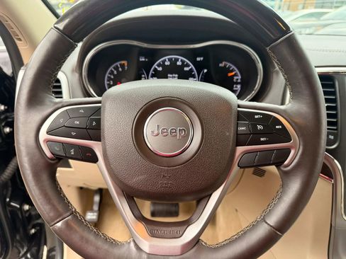 Used 2018 Jeep Grand Cherokee Overland AWD/4WD image 12
