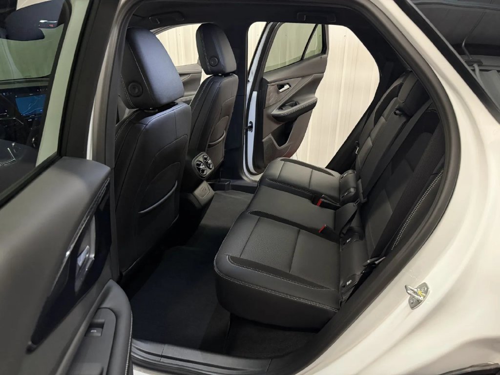 Used 2024 Chevrolet Blazer EV LT AWD/4WD image 39