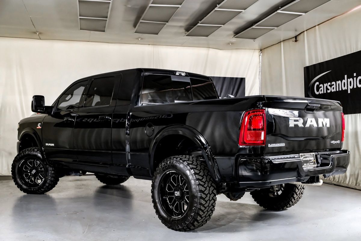 Used 2025 RAM 2500 Laramie AWD/4WD image 11