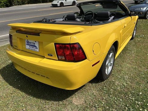 Used 2004 Ford Mustang Convertible RWD image 18