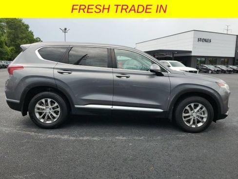 Used 2020 Hyundai Santa Fe SE FWD image 2