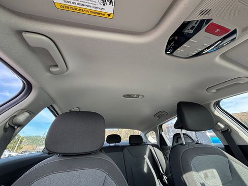 Used 2025 Kia K4 LXS image 28