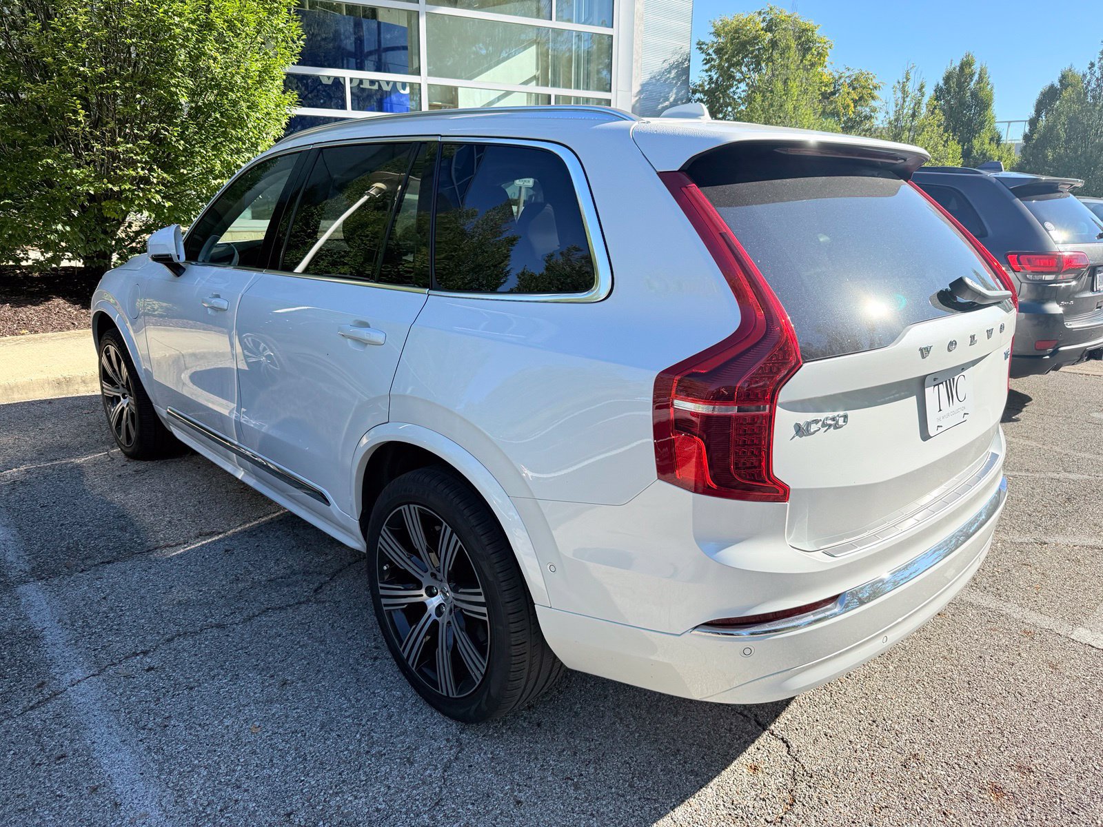 Used 2025 Volvo XC90 T8 Plus w/ Protection Package Premier AWD/4WD image 5