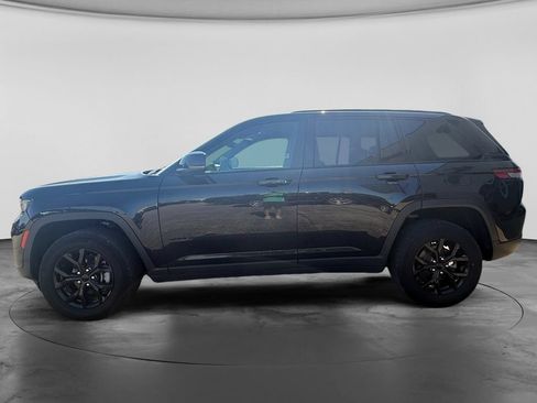 Used 2024 Jeep Grand Cherokee Altitude AWD/4WD image 5