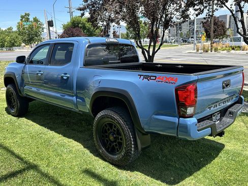 Used 2019 Toyota Tacoma TRD Off-Road w/ Technology Package AWD/4WD image 9