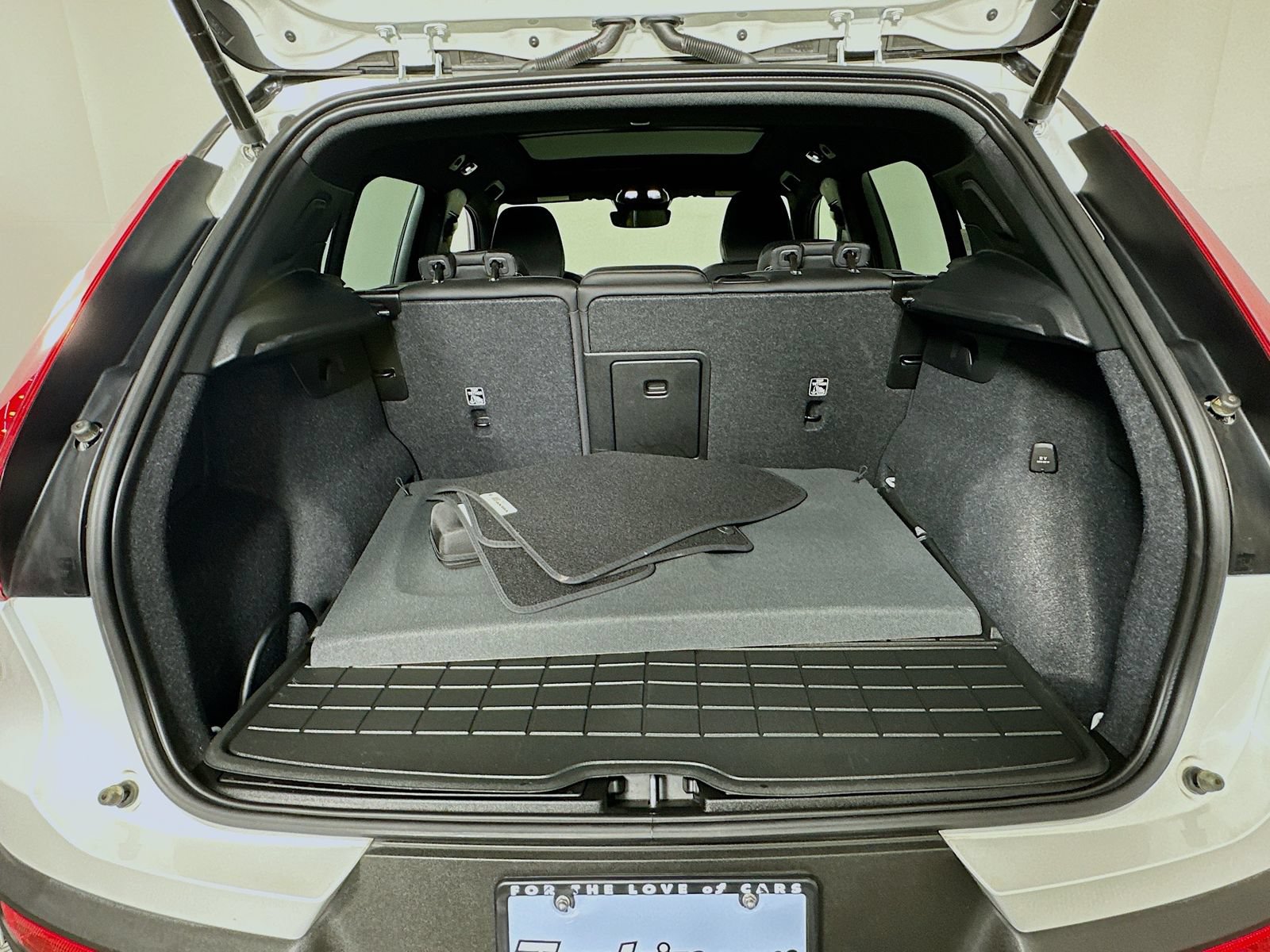 Used 2023 Volvo XC40 Recharge Ultimate w/ Protection Package Premier AWD/4WD image 27