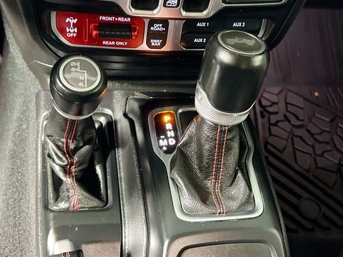 Used 2021 Jeep Wrangler Unlimited Rubicon AWD/4WD image 25