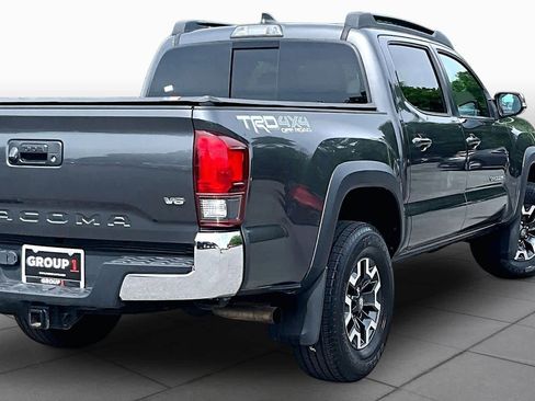 Used 2019 Toyota Tacoma TRD Off-Road AWD/4WD image 11