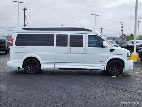 Used 2023 Chevrolet Express 2500 Extended RWD image 13