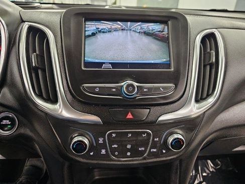 Used 2021 Chevrolet Equinox LT w/ Driver Convenience Package image 17