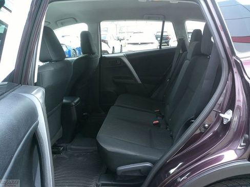 Used 2016 Toyota RAV4 LE image 19
