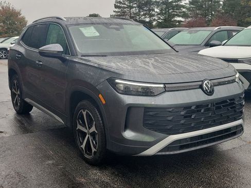 New 2026 Volkswagen Tiguan SE image 3