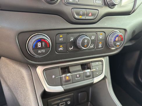 Used 2023 GMC Terrain SLT w/ Elevation Edition FWD image 25