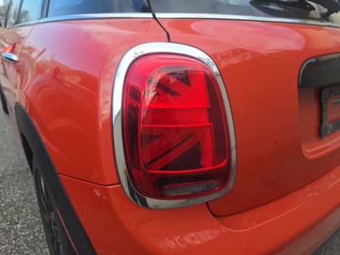 Used 2020 MINI Cooper 4-Door Hardtop w/ Storage Package image 7