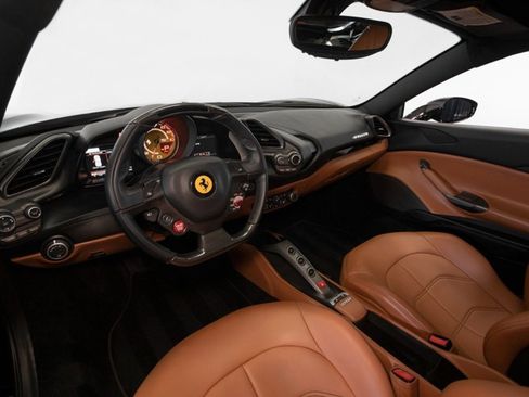 Used 2018 Ferrari 488 GTB image 5