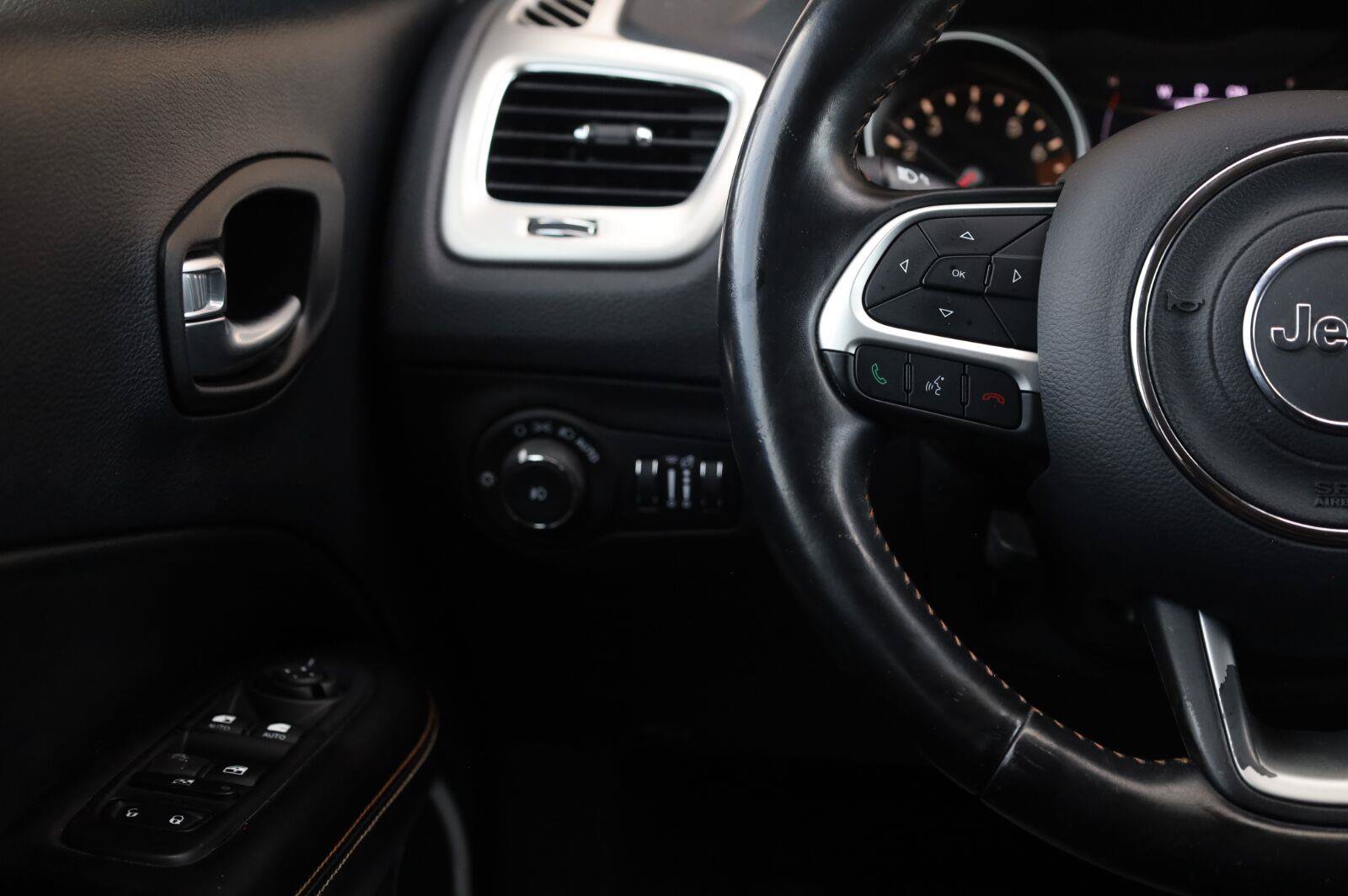 Used 2019 Jeep Compass Latitude FWD image 31