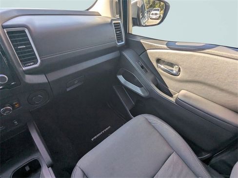Used 2023 Nissan Frontier SV w/ SV Convenience Package image 17