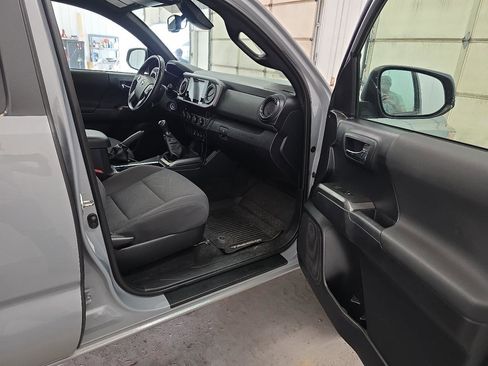 Used 2019 Toyota Tacoma TRD Off-Road image 36