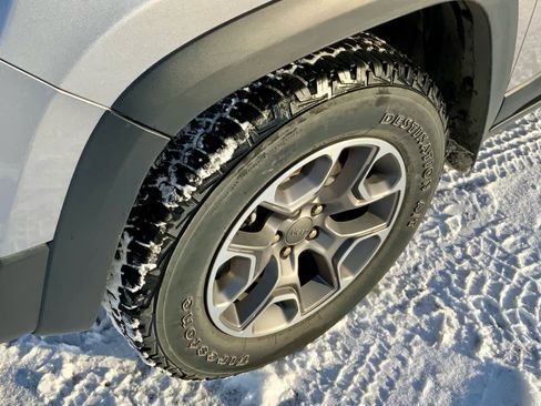 Used 2021 Jeep Cherokee Trailhawk w/ Comfort/Convenience Group image 16