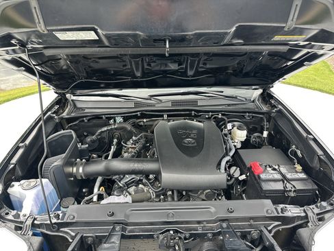 Certified 2023 Toyota Tacoma SR AWD/4WD image 34