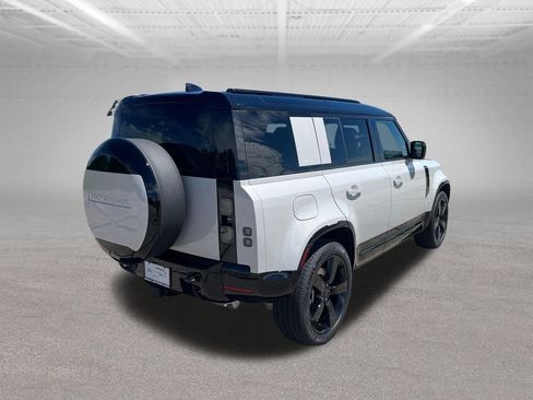 New 2026 Land Rover Defender 110 X-Dynamic SE AWD/4WD image 5