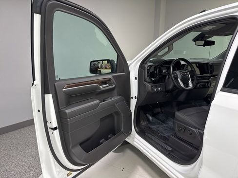 Used 2024 GMC Sierra 1500 Elevation image 7