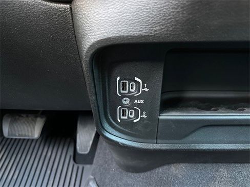 Used 2024 RAM 2500 Tradesman w/ Chrome Appearance Group image 17